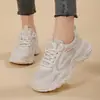 Zapatos de papá blancos con grulla de almohada, suela suave, ultraligeros, para mujer, nuevos zapatos deportivos populares 2026, zapatos de correr ligeros de malla transpirable