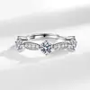Artículo popular de transmisión en vivo transfronteriza europea y estadounidense: Anillo de fila recta de diamantes completos para mujer, moderno, único, versátil, elegante y con estilo