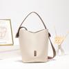 Bolso de Cubo de Compras de Hong Kong para Mujer 2025 Nuevo Bolso de Mano Nicho de Moda Trendy Textura de Alta Gama Bolso Cruzado Versátil