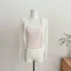 Atractivo, encantador, delicado y suave, este conjunto de cárdigan texturizado de jacquard de encaje de alta resistencia irradia elegancia