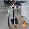 Jaqueta de Veludo Plus para Meninos Outono e Inverno 2026 Nova Estilosa Casaco de Algodão Engrossado Infantil Menino Bebê Bonito Parka