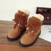 Botas de Neve Femininas 2026 Novo Modelo de Inverno, Forradas com Lã, Espessadas, Sapatos Quentes de Algodão, Couro e Pelo Integrados, Sola Grossa, Antiderrapante, Botas Curtas Estilosas