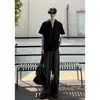 Camiseta de Verano para Hombre Estilo Americano Cleanfit con Pliegues, Cuello en V, Hombros Acolchados, Manga Corta, Peso Pesado, Hombro Normal con un Ambiente Fresco y Elegante