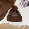 2026 Nuevo Gorro de Lana Rayado con Pompón Estilo Coreano para Mujer Otoño/Invierno Adelgazante Facial A prueba de Frío Cálido Tejido Gorro