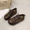 Zapatillas retro de cordones para mujer con estampado de leopardo, aumento de altura interior, estilo coreano, zapatos deportivos versátiles, piel mate, moda casual de piel suave