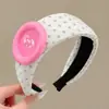 Nueva diadema de ala ancha 2026 para mujer, diseñada para levantar la línea del cabello y mantener el cabello en su lugar mientras te lavas la cara, con un estilo retro adecuado para otoño e invierno, y ofreciendo un aspecto sofisticado