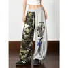 Calça cargo larga camuflada color block versátil estilo rua para mulheres, novo modelo verão 2026, calça jogger estampada com cordão para casais, moderna