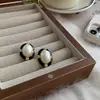 Pendientes Ovalados de Perla Dulce Dama Retro Francesa Femeninos Elegantes Socialité de Alto Nivel Lujo Ligero Pendientes de Celebridad de Internet Pendientes
