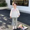 Nuevo Top de Moda para Niñas de Primavera y Otoño, Exquisito, con Cuello, Bordado Floral, Elegante, Holgado, Lindo, Versátil, Moderno