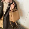 Bolsa de Ombro Minimalista Transfronteiriça para o Dia a Dia Grande Capacidade Bolsa Transversal para o Dia a Dia Couro Macio Moda Versátil Bolsa de Ombro Venda por Atacado de Fábrica