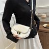 Bolsa Sela Personalidade da Moda 2024 Nova Fivela de Trava Bolsa Feminina Moda de Nicho Bolsa de Ombro Elegante Bolsa Transversal Simples na Moda Tendência