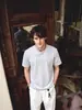 Camiseta gola alta com zíper diagonal estilo americano para homens, novo design de verão, manga curta única, ombro regular, top estiloso e legal de meia-manga