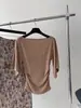 Top Femenino Cool y Elegante Hombros Descubiertos con Mangas Acampanadas, Suéter de Punto Sofisticado y Romántico Estilo Francés
