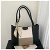 Bolsa Feminina Estilo Novo 2025, Color Block Estiloso, Retrô, Simples e Elegante, Adequada para o Trabalho e Uso Casual, Grande Capacidade, Bolsa de Ombro e Mão