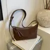 Versión Coreana Bolso de Mano Retro de Nicho Tipo Baguette para Mujer Invierno 2025 Nuevo Bolso de Hombro Único Cruzado Elegante de Alta Calidad
