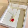 Colar de aço titânio com pingente série rubi, produto novo transfronteiriço, para mulheres, corrente de clavícula em renda fashion e de alta qualidade, joias de luxo leve