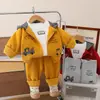 Conjunto Infantil 2026 Primavera & Outono Novo Estilo Coreano Fashionável Cardigan com Capuz de Cachorro Caminhão Desenho Animado Conjunto de Três Peças para Meninos e Meninas