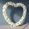 Novos adereços de casamento grade arco em forma de coração tela prateleira de ferro de poste único decoração de festa de casamento ao ar livre com balões