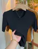 Elegante camiseta de algodón acanalado con cuello en U y manga de tres cuartos para mujer, nueva moda de principios de otoño 2026, versátil, ajustada, moderna, camiseta básica