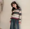 Nuevo Conjunto de Suéter Rayado y Jeans para Niñas Otoño 2026 Transpirable Conjunto de Tres Piezas