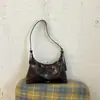 Bolso de hombro simple estilo 2026, bolso de mano retro para mujer, de axila cruzado, superficie brillante, bolso cruzado de moda de invierno