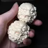 Fruta de Marfil Balonmano Pelota de Salud Cabeza de León Nogal Bola Giratoria de Mano Juguete de Mano para Practicar Pieza Sólida de Talla de Gama Alta