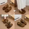 Sandálias Birkenstock de sola grossa, um item essencial para mulheres, com design de bico fechado, perfeitas para uso ao ar livre, e uma nova coleção primavera/outono de 2026 que combina um estilo peculiar e fofo com apelo versátil.