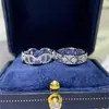 Xiaohongshi Venta Caliente Anillo de Fila de Moissanita Anillo de Fila de Platino de Lujo Ligero para Mujer Anillo de Cola Apilado Pluma de Taladro Lateral Secundario de Moissanita