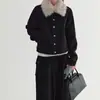 Otoño e Invierno 2026 Nuevo Estilo Ajustado Chaqueta con Solapa Estilo Coreano Negro Retro Cuello de Piel Abrigo Corto para Mujer