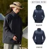 Tmall con el mismo estilo ropa de montaña impermeable a prueba de viento desmontable tres en uno para mujer otoño e invierno abrigo hombre