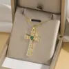 Colar Feminino Colorido Zircônia Joias Design de Nicho Pingente Cruz Completo em Diamante Colar Corrente de Clavícula em Aço Inoxidável