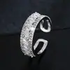 Anillo abierto de temperamento cruzado con banda ancha e incrustaciones de circón Venta caliente para ir al trabajo lujo ligero de alta gama versátil anillo de dedo ajustable