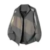 Nueva Chaqueta de Primavera y Otoño para Hombre, Marca de Tendencia Estilo Americano Chaqueta Deportiva Juvenil, Abrigo Casual a Rayas con Cuello Alto