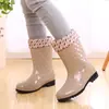 Novas Galochas de Chuva Fashion Erxiang de Xangai para Mulheres, Cano Médio e Baixo, Cor Caqui, PVC, Resistentes a Ácidos e Alcalis, Sapatos d'Água Rombos 839