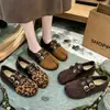 Sapatos femininos estilo Birkenstock com bico dividido sintético, sapatos baixos de outono/inverno com tira dupla, estampa de leopardo retrô, sapatos casuais versáteis e fáceis de usar