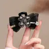 Elegante Pinza de Pelo de Perlas de Camelia Pequeña y Fragante para Cabello Voluminoso de Mujer Pinza de Tiburón para la Parte Posterior de la Cabeza Pinza para el Cabello