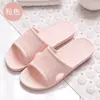 Nuevas zapatillas para hombre 2026 para uso en exteriores, nuevas antideslizantes, resistentes al olor, resistentes al desgaste, sandalias gruesas para el hogar en interiores para hombres
