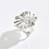 Anillo Flor Hueca al por Mayor Diseño de Nicho Europeo y Americano Espiral Irregular Perla de Imitación Anillo Abierto Pulsera para Mujer
