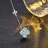 Collar Exquisito de Trébol de Cuatro Hojas de Plata de Ley s925 para Mujer Lujo Ligero Sensación de Gama Alta Colgante Completo de Diamante Diamante Azul Rosa Joyería Versátil de Nicho