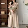 Enviado. Elegante vestido de manga larga con cuello en V estilo francés para mujer, nueva colección de otoño, entallado en la cintura, de longitud media