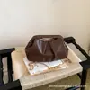 2026 Nuevo Bolso Cuadrado Pequeño Versátil de Color Sólido con Textura de Lujo Ligero, Bolso Cruzado con Cadena para Mujer
