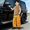Conjunto de Colete Listrado de Verão para Meninos 2026 Novo Elegante Moderno Casual Duas Peças Sem Mangas para Crianças Maiores