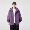 Jaqueta cortavento com capuz funcional casual estilo americano para uso externo, peça de vestuário estilo workwear para homens e mulheres, adequada para viagens, trilhas e acampamentos no outono