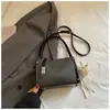 Bolso de mano retro de nicho simple para mujer, versión coreana, nuevo modelo primavera 2026, textura exquisita, bolso de hombro cruzado