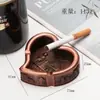 Cenicero de metal con diseño de corazón, cenicero creativo con forma de monumento de Londres con ranura, adorno de escritorio para decorar la sala de estar