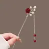 Grampo de Cabelo com Flor Vermelha Aveludada para Outono e Inverno Headdress de Saia Facial de Cavalo Feminina Novo Grampo de Cabelo Vermelho Chinoiserie Grampo de Cabelo para Noivado Casamento Cheongsam