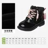 [Princesa Qianjin] Botas de Couro Estilo Martin para Meninas 2025 Outono e Inverno Novo Estilo Quente e Fashion com Forro de Lã Botas de Couro de Princesa