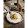 Prato de Cerâmica Branco com Listras Estilo Ins 8 polegadas Prato Simples para Bife Bolo Frutas Sobremesa Salada Prato Ocidental