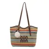 Bolsa de Palha com Letras Feminina 2026 Verão Nova Simples Bolsa de Praia Ombro Único Versátil Bolsa de Mão Tecida para Férias