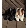 Sapatos Rasos Trançados de Couro Bovino de Primeira Camada Brancos, Novo Estilo para o Início da Primavera, Sapatos Individuais Confortáveis de Cano Médio com Bico Arredondado, Sapatos Femininos Estilo Old Money